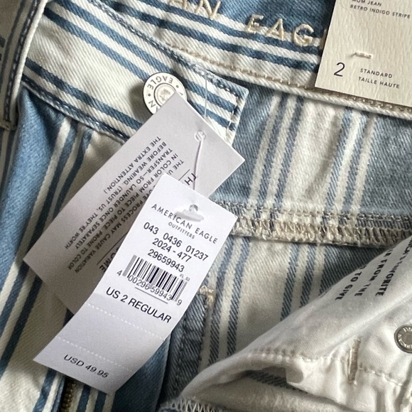 NWT American Eagle Mom Jeans - Picture 4 of 4